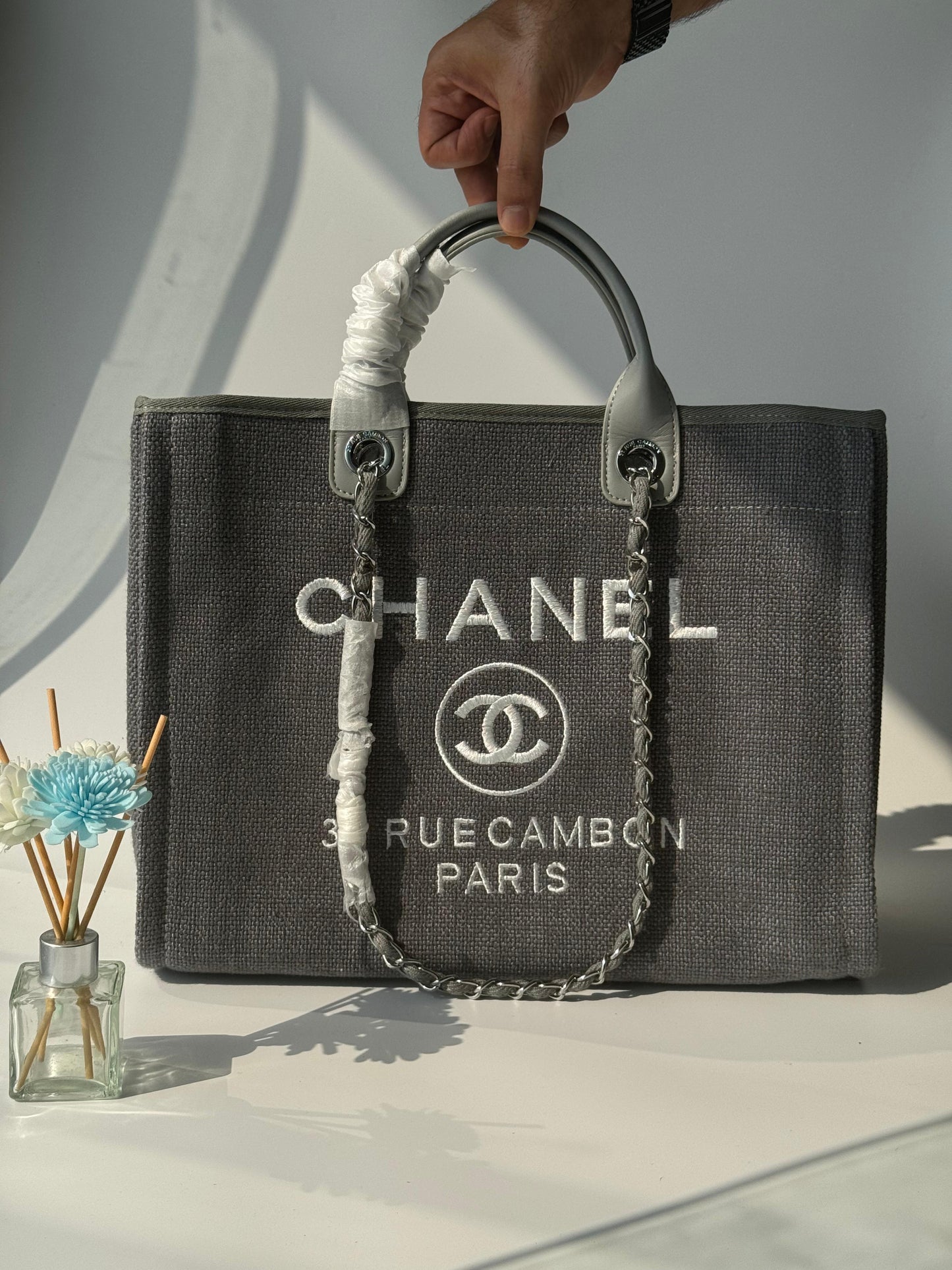 Chanel Pre-Loved - Medium Deauville tote bag