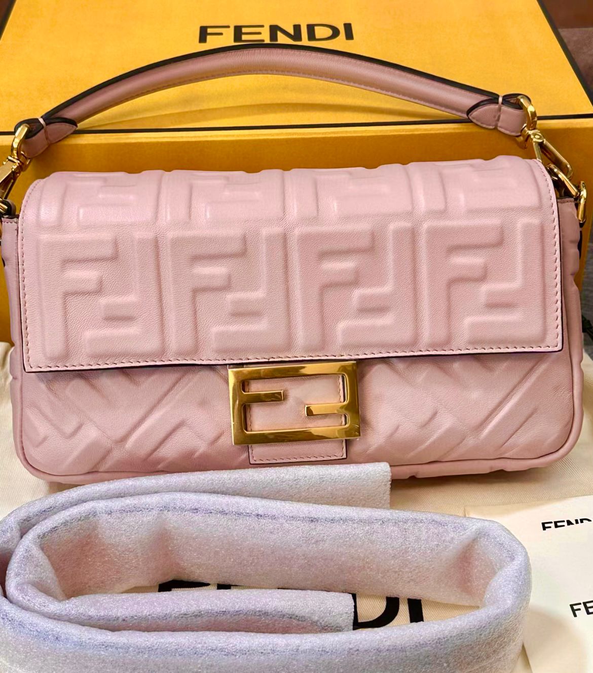 Fendi Baguette Bag – Iconic Style, Timeless Elegance