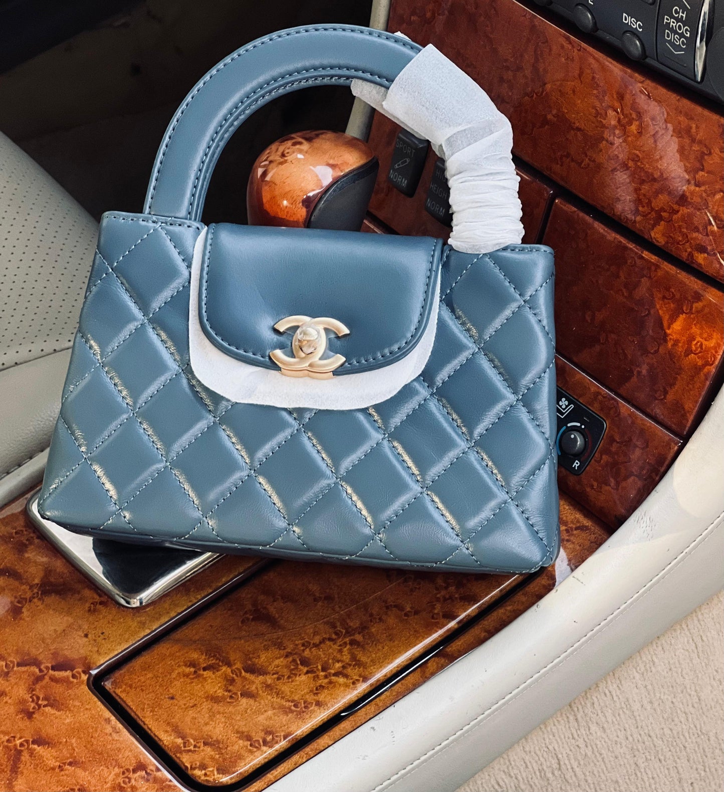 Chanel Elegance - The Ultimate Ladies bag of Timeless Luxury